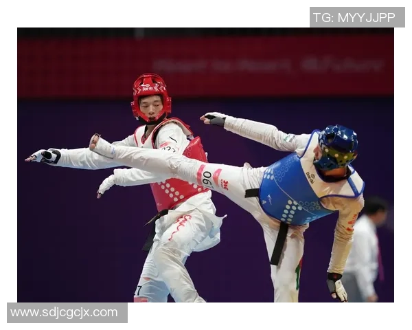 韩国足球明星朴姓女将展现风采助力球队争辉