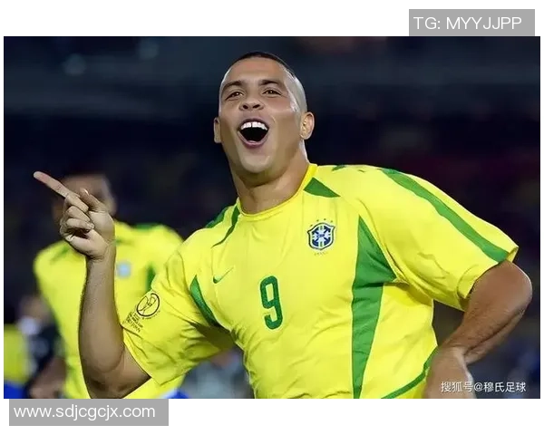 昔日足球巨星精彩广告视频回顾带你重温经典瞬间